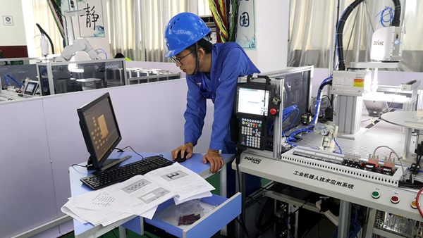 日本a片
工业机器人技术应用技能大赛落下帷幕2_600.jpg