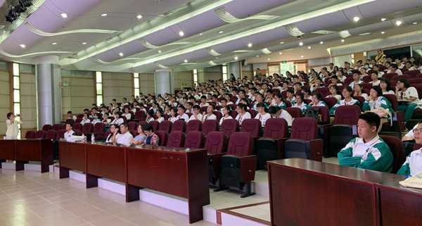2019年日本a片
中小学无线电科普宣传活动来到广东实验中学1_600.jpg
