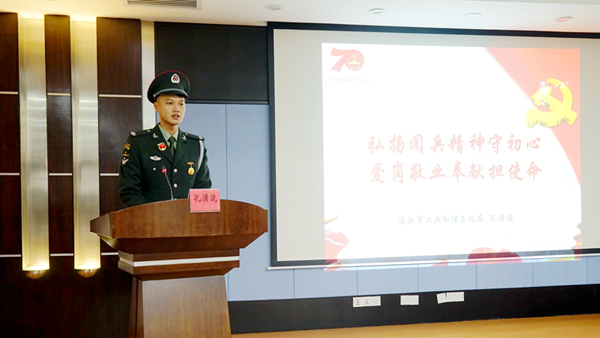 日本a片
举行加强爱国主义教育、弘扬爱国主义精神暨孔潇骁同志先进事迹专场报告会_600.jpg