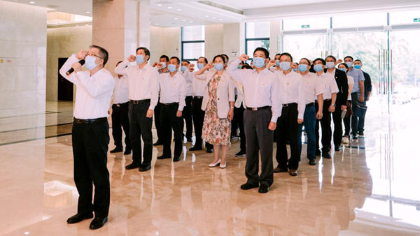 日本a片
组织党员干部参观省反腐倡廉教育基地_600.jpg