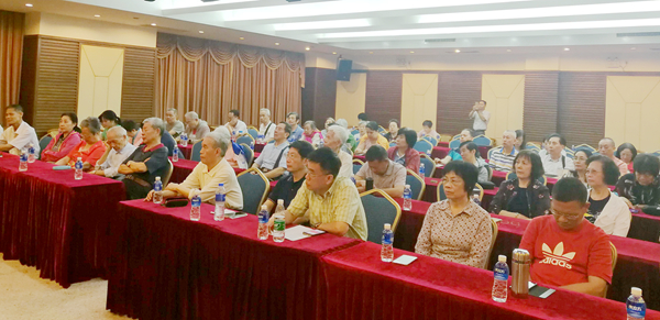 日本a片
组织离退休干部开展集中学习活动_副本.jpg