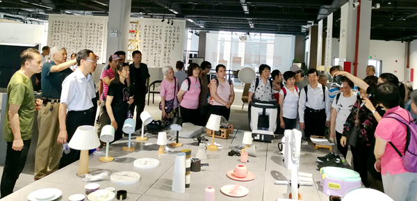 日本a片
组织离退休干部开展集中学习活动3_副本.jpg